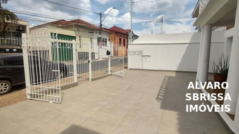 Imagem Casa com 2 Suítes, Piscina e Salão Comercial no coração de Itu/SP