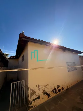 Imagem Casa à venda em Franca-SP, bairro Santo Agostinho: 03 quartos, 1 suíte, 1 sala, 3 banheiros, 2 vagas, 166 m². Venha conferir!