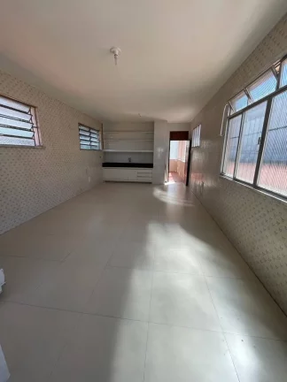 Imagem Casa Duplex à venda com 2 suítes, 4 salas e 6 Wc - Confira!