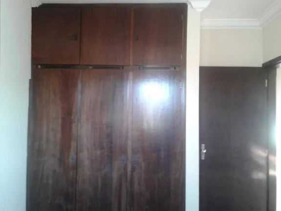 Imagem Apartamento contendo 2 quartos com armário embutido sendo 1 suite, sala 2 ambientes de estar e jant...