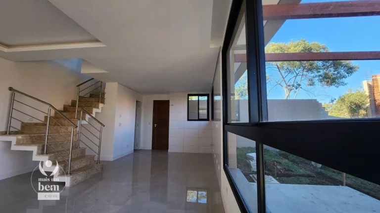 Imagem Sobrado com terraço, 3 quartos sendo 1 suíte à venda por R$ 830.000 - Tingui - Curitiba/PR
