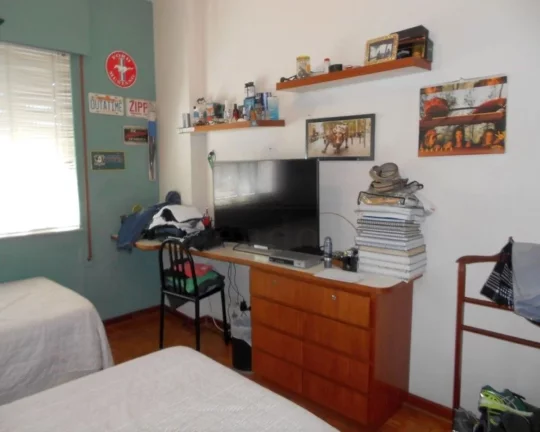 Imagem Apartamento amplo, com janelas grandes, bem arejado e iluminado, living para dois ambientes, 3 dormi...