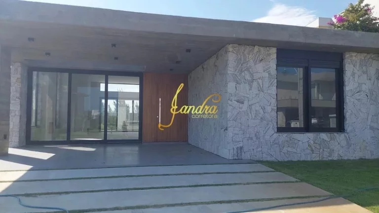Imagem Casa térrea com 4 suítes e beira de lago