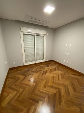 Imagem Belíssimo e requintado apartamento, em localização nobre da cidade!
 Contendo 365m², é distribu...