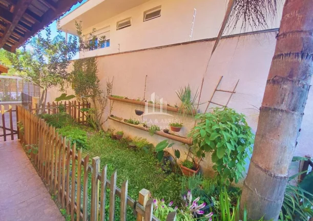Imagem Sobrado Fantástico 4 Dormitórios, 2 Suítes, sendo uma Master com Closet, hidromassagem e Sacada G, Piscina em Interlagos, Próximo ao Autódromo