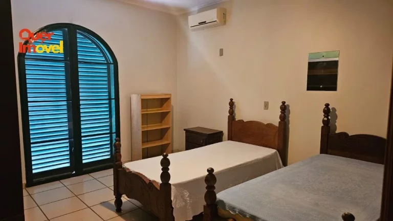 Imagem Imponente casa à venda em Ribeirão Preto-SP, no bairro Ribeirânia: 4 quartos, 2 suítes, 1 sala, 5 banheiros, 3 vagas, 346,67m².