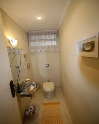 Imagem Apartamento amplo, bem distribuido, com living para dois ambientes, lavabo, 3 dormitórios sendo 1 s...