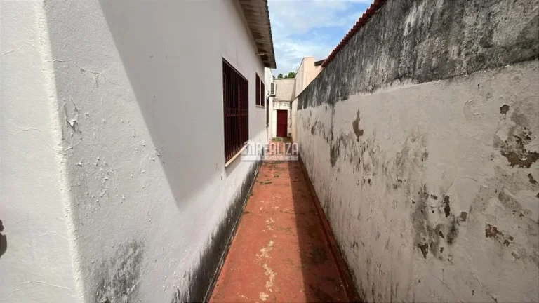 Imagem Casa padrão à venda no bairro São Benedito, Uberaba: 3 quartos, móveis planejados e porcelanato
