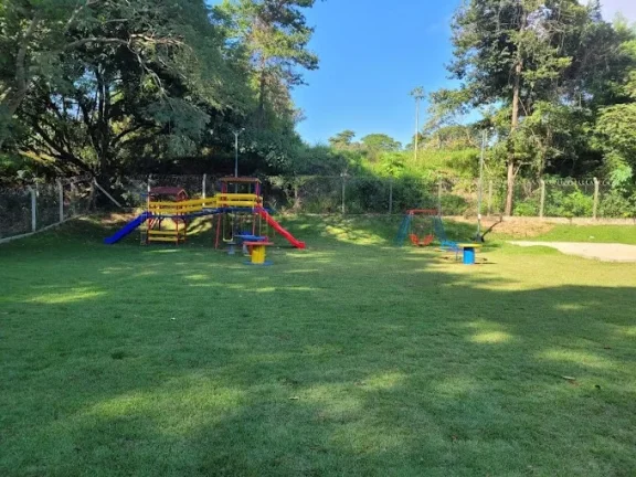 Imagem Casa à Venda com 450m², 3 dormitórios, 3 suítes, 1 sala e 4 vagas!!!