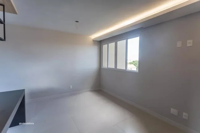 Imagem Imóvel aconchegante à venda com 3 quartos, sendo 1 suíte, e 2 banheiros no total. O condomínio f...