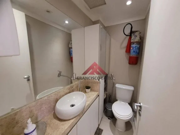 Imagem Ampla Sala comercial em Icaraí, com todo comércio no entorno, bancos, restaurantes, condução na porta, vaga de garagem na escritura. Oportunidade!
