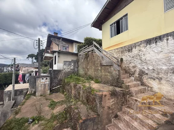 Imagem Casa com Edícula à Venda em Bairro Popular