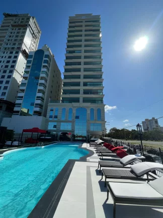 Imagem Mobiliado com 4 dormitórios à venda sendo 4 suítes, 180.0 m² por - R$ 10.900.000,00 - Meia Praia - Itapema/SC