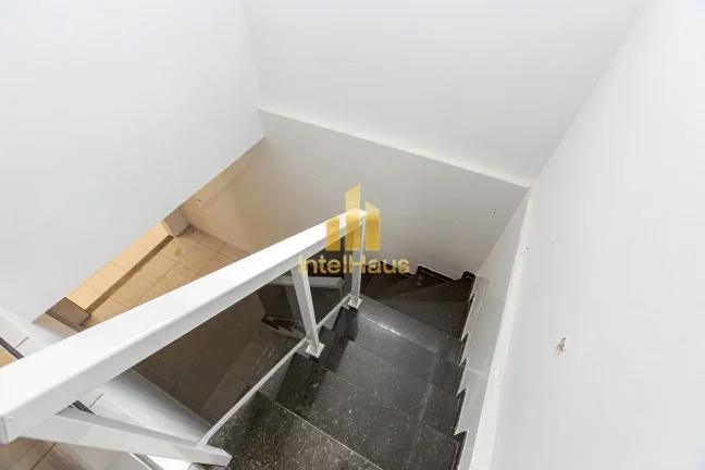 Imagem Triplex Espaçoso com Sol da Manhã e Pátio para 6 Carros
Se você procura um imóvel que ofereça ...