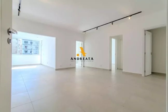 Imagem Av. Princesa Isabel, a duas quadras da praia.