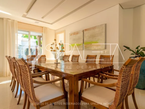 Imagem Lindíssima mansão neo-clássica à venda no condomínio Jardim Acapulco no Guarujá