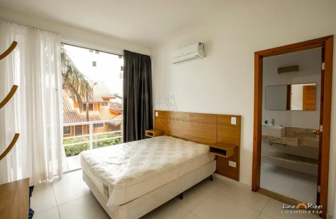 Imagem Casa pé na areia de alto padrão em condomínio fechado em Ubatuba!