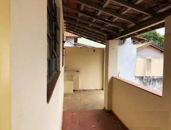 Imagem Casa no bairro Alto com 2 dormitórios, sala, banheiro social, cozinha 2 ambientes, lavanderia cober...