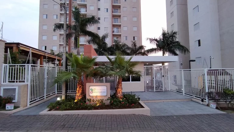 Apartamento com 59 m² com sala 2 ambientes, cozinha com armário, 2 dormitórios sendo 1 suíte, ba...