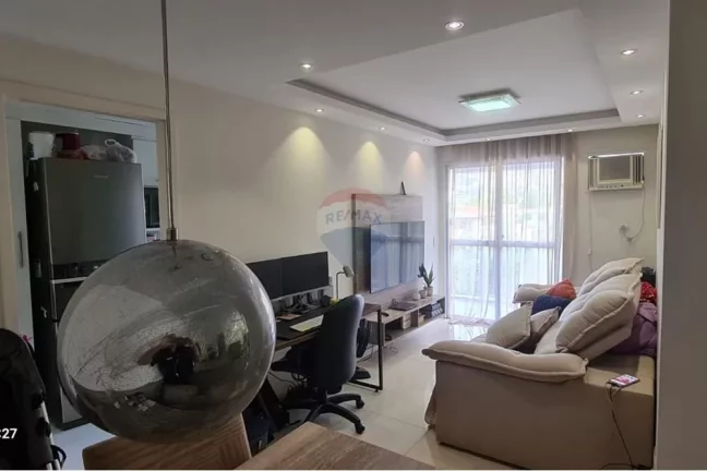 Imagem Apartamento à venda com 2 quartos, 1 suíte com 64 m² em Vila Valqueire-RJ