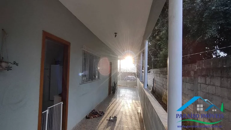 Imagem Oportunidade Imperdível: Casa Toda Avarandada à Venda!