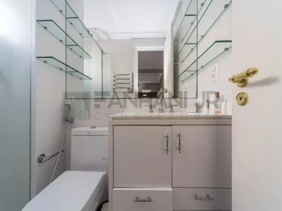 Imagem Vendo excelente apartamento na Rua Diogo Jácome - Vila Nova Conceição. Excelente apartamento com ambientes amplos e ensolarados, acabamento de primei