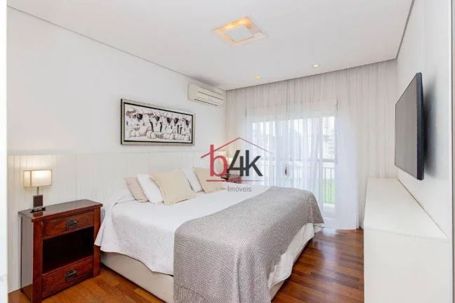 Imagem Apartamento à Venda Reformado de 171m² na Av. Washington Luíz - Alto da Boa Vista.