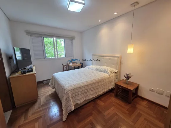 Imagem Linda Casa à Venda, com 4 dormitórios, 2 suítes, com 249m² com jardim, com 4 vagas, Vila Gilda, Santo André