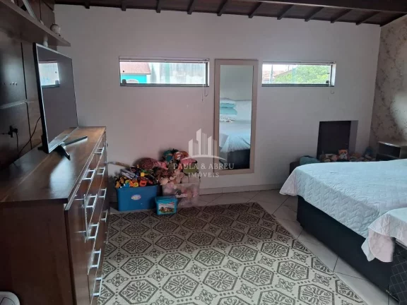 Imagem Sobrade de Alto Padrão 125m², 4 Quartos, 2 Suítes, 2 Vagas, 4 Banheiros, Área de Lazer com Churrasqueira e fogão a lenha no Parque São Vicente, Mauá-SP
