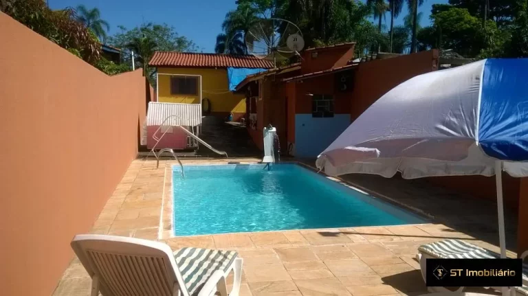 Imagem Casa de Campo em Atibaia/SP com Pé na Água p/ Financiamento - R$580.000!