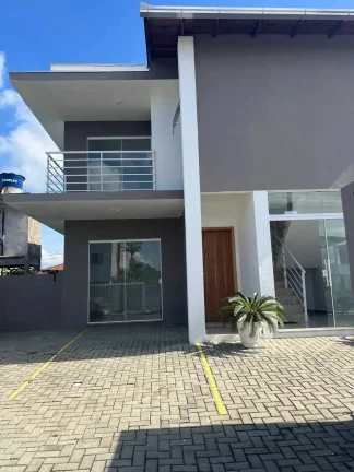 Imagem Geminado com 3 dormitórios sendo 1 suíte, sacada com churrasqueira e 1 vaga em Barra Velha