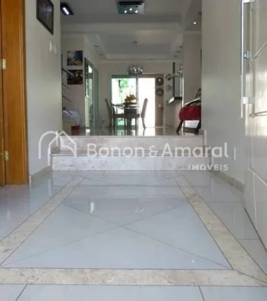 Imagem Linda casa à venda em condomínio fechado em Valinhos/SP.

Casa muito espaçosa com 260m² de área...
