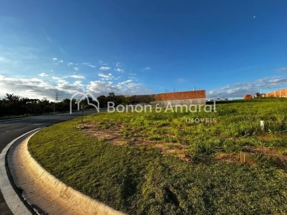 Imagem Excelente terreno de esquina com 605 m², em leve aclive, oferecendo uma metragem diferenciada e uma...