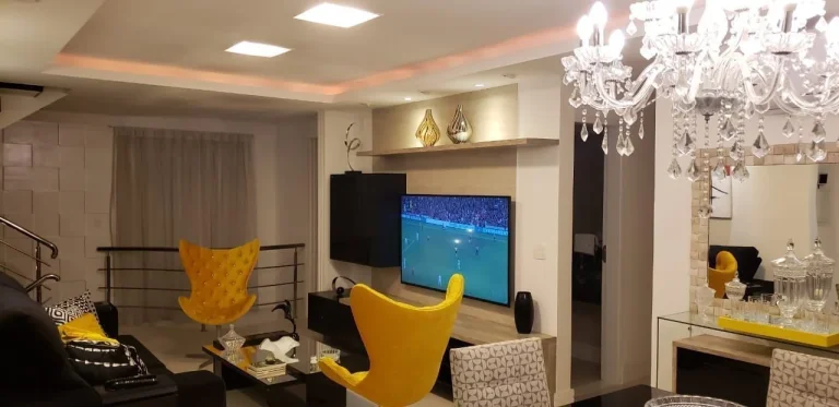 Imagem Maravilhosa casa triplex em Camboinhas com elevador em rua fechada.