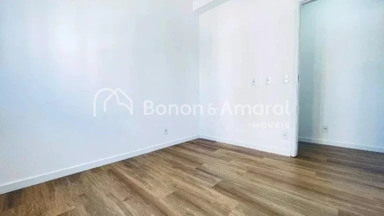 Imagem Apartamento em andar alto, com sol da manhã, e 2 vagas de garagem cobertas, oferecendo conforto, pr...