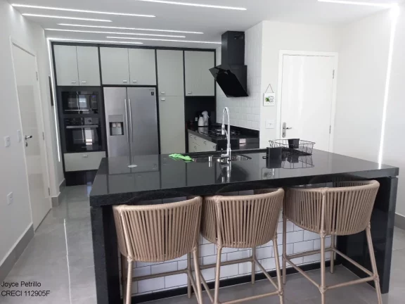 Imagem Casa Moderna com 4 Suítes, Piscina, Pertinho da Praia em Condomínio Fechado de Alto Padrão à Venda em Peruíbe.