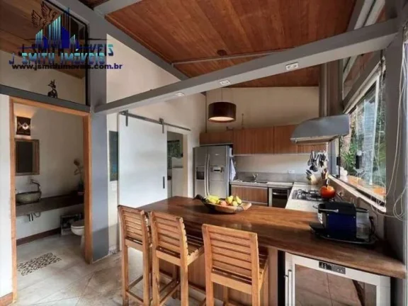 Imagem Casa LINDA TÉRREA! Impecável. Elementos rústicos! 3 suítes. Terreno 2.500m²