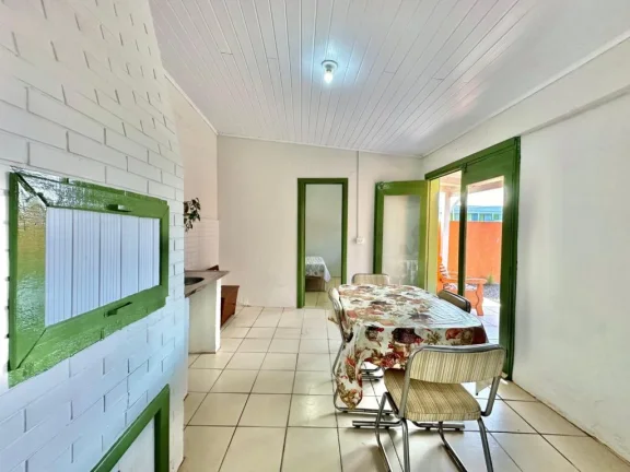 Imagem Casa 2 Dormitórios - Bairro Araçá