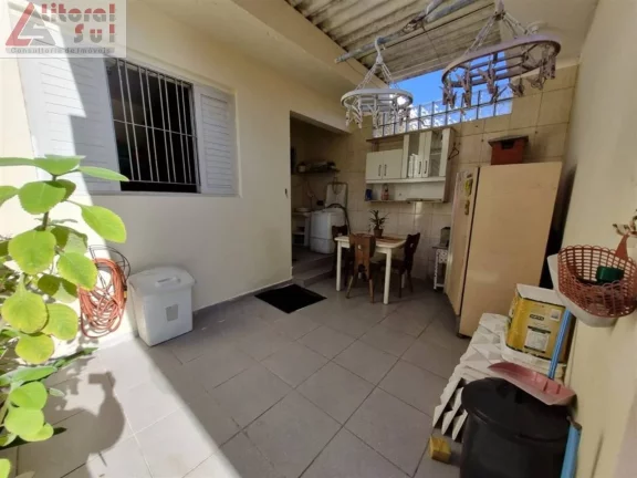 Imagem Imperdível oportunidade: Casa Geminada com edícula à venda em Praia Grande-SP, Caiçara! 2 quartos, 1 sala, 2 banheiros, 2 vagas, 139,15 m²!