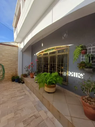 Imagem Sobrado para venda em Vila Santo Antônio com 4 quartos, sendo 2 suítes, 228m2