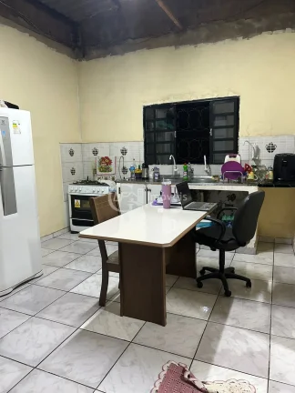 Imagem Casa à venda em Corumbá-MS, bairro Popular Nova: 2 quartos, 1 sala, 1 banheiro, 1 vaga de garagem, 120m².
