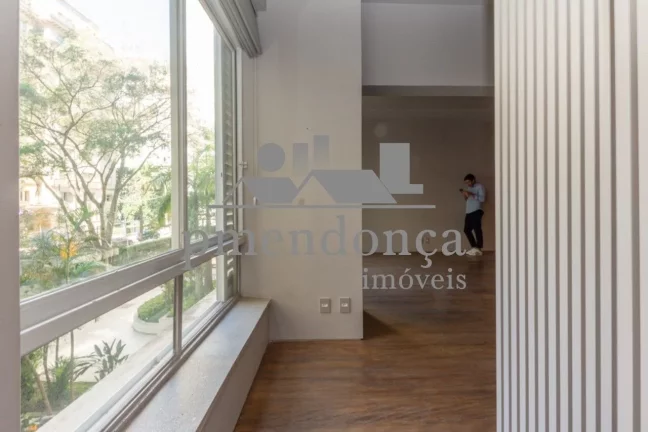Imagem Apartamento reformado na Rua Sabará com 107m², 2 suítes e 1 vaga.