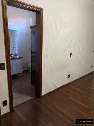 Imagem Alugo Casa - Ótima Localização para Clínica, Comércio ou Moradia em Atibaia