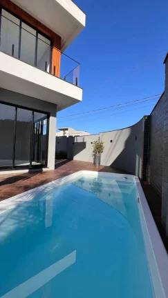 Imagem Sobrado alto padrão com 4 suítes e 2 vagas de garagem em Camboriú/SC