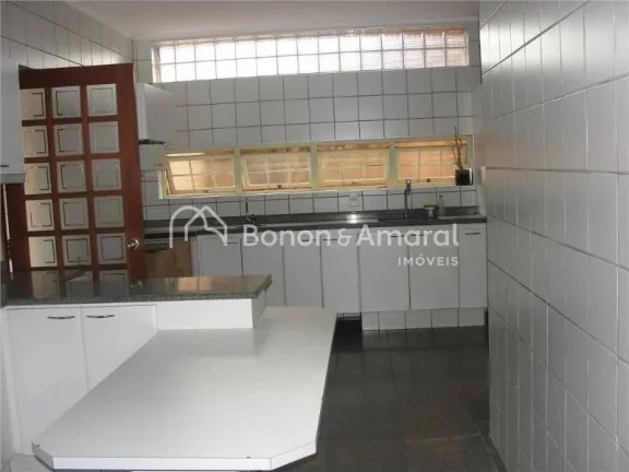 Imagem Linda casa à venda em condomínio fechado na região nobre de Sousas, a casa compõe:
4 quartos tod...