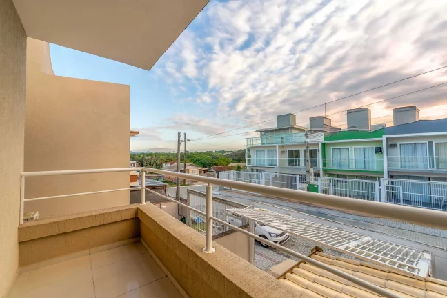 Imagem Sobrado completo com 2 suítes 1 vaga e área gourmet próximo da praia com em Balneário Piçarras