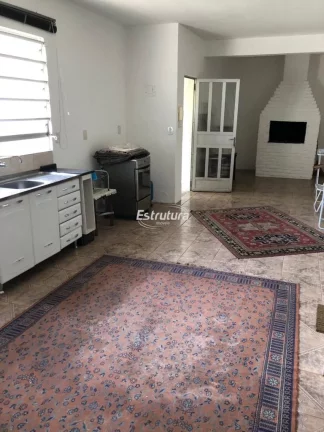 Imagem Linda casa de cinco dormitórios no bairro Nossa Senhora de Lordes.