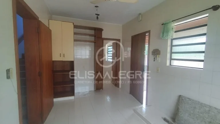 Imagem Sobrado + casa auxiliar em terreno de 1.864m² em Esteio
