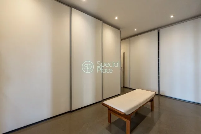 Imagem Apartamento com 500m² situado em um dos bairros mais arborizados de São Paulo - Real Parque, próx...