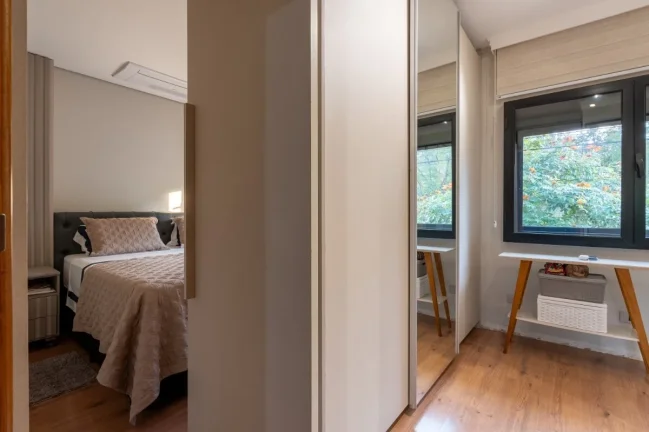 Imagem Casa Sobrado Planalto Paulista - 381M², 3 Dorms, 2 Suítes, 3 Vagas, Piscina, Churrasqueira, Hidromassagem, Espaço Gourmet, Closet, Aquecimento Solar.